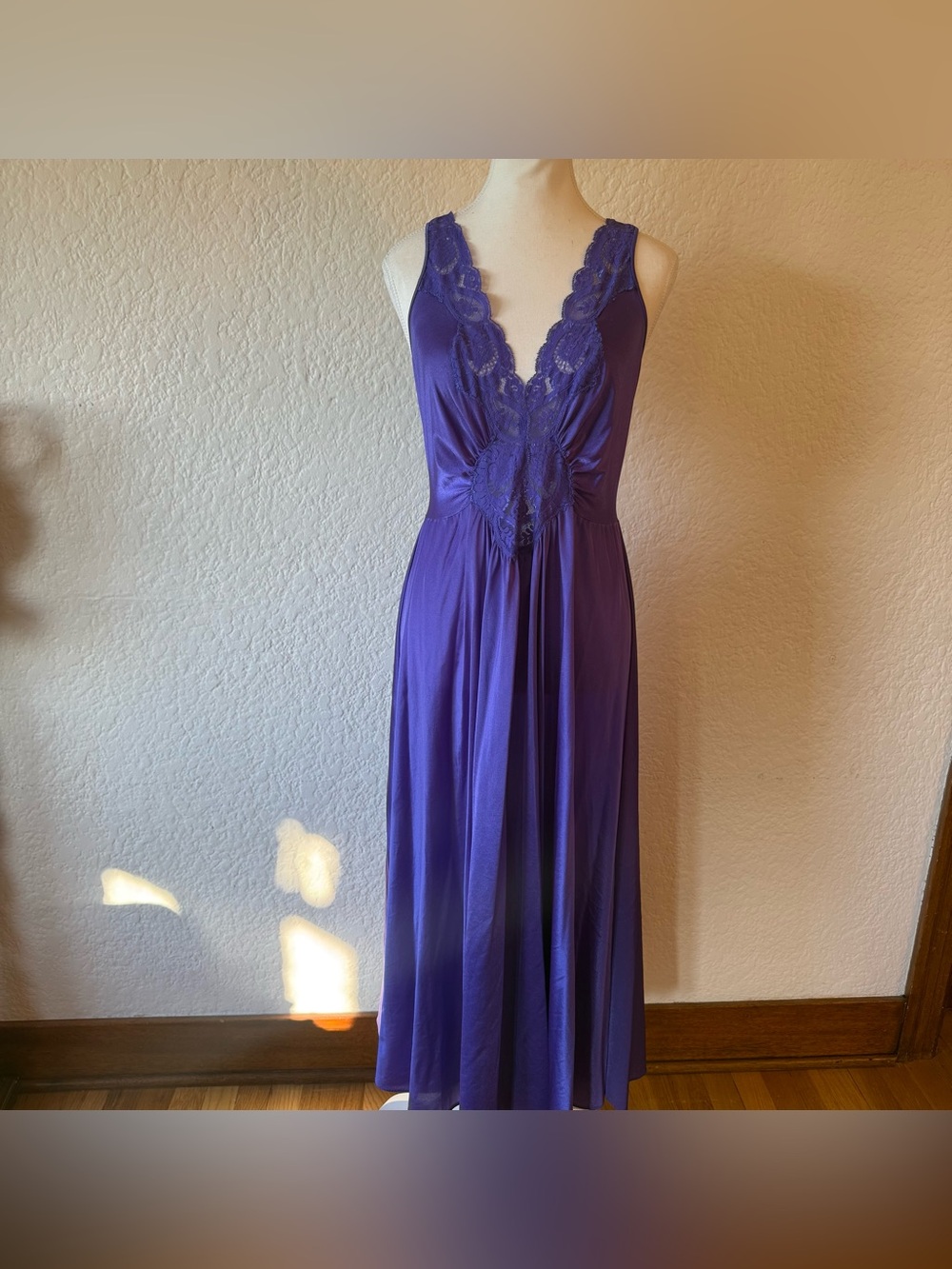 Rare VTG OLGA 1970s Bodysilk Violet Lace chest Long Nightgown Tagged Sz XL